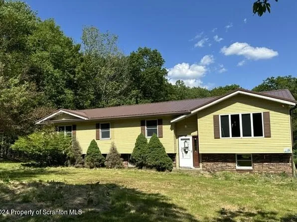 53 Elkview Dr, Clifford Twp, PA 18421