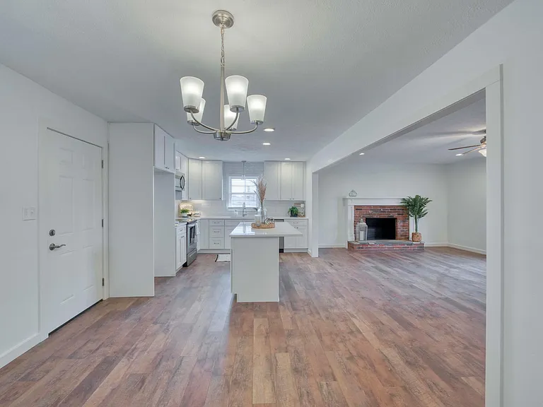 1356 E Rosebrier St — Photo 13