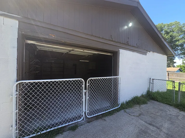 896 Pauline St — Photo 18
