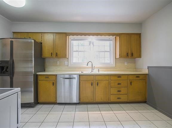 5th image of 7311 Maywood Ave