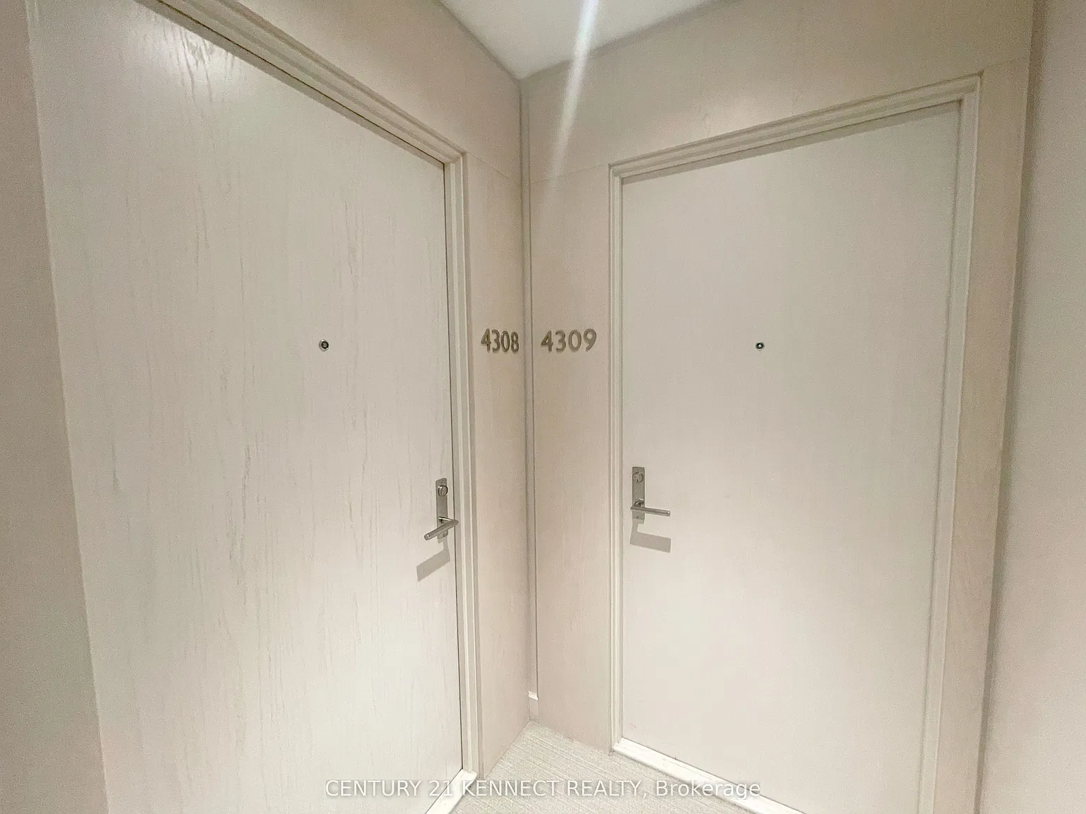 King Blue Condominiums — Photo 3
