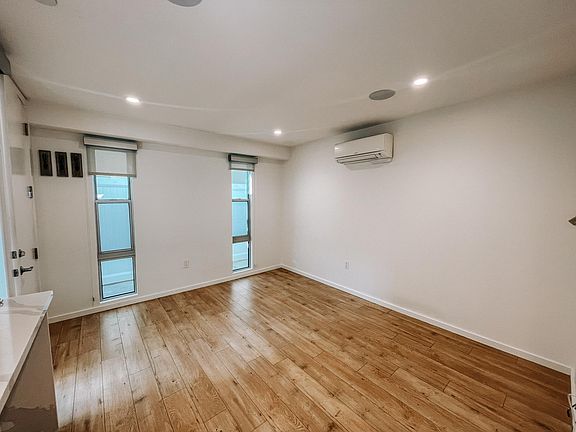 3rd image of 211 12th St APT A
