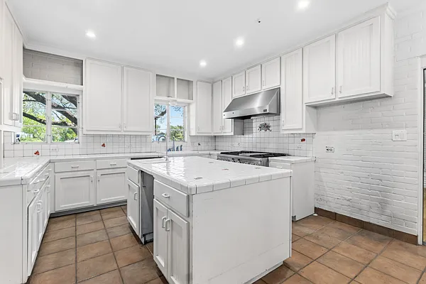 816 Country Club Dr — Photo 11