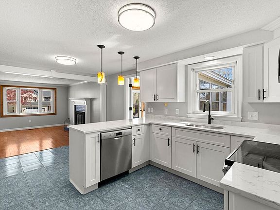 3rd image of 51 Macdonald Drive