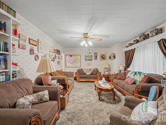 5th image of 5203 Winton St