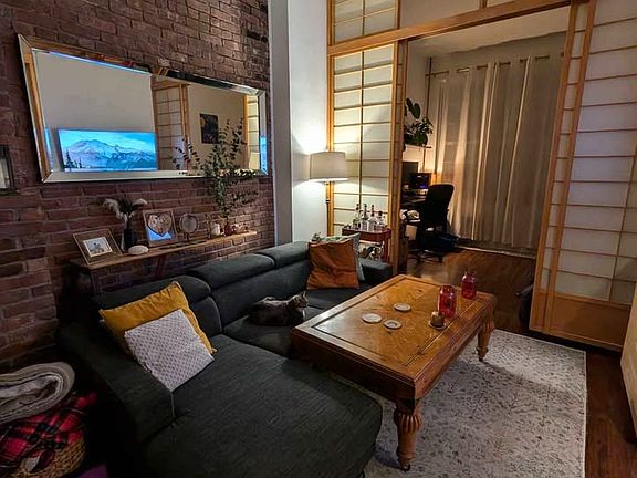 3rd image of 242 W 72nd St APT 3R