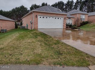 141 Apple Lake Dr, Bluff City, TN 37618