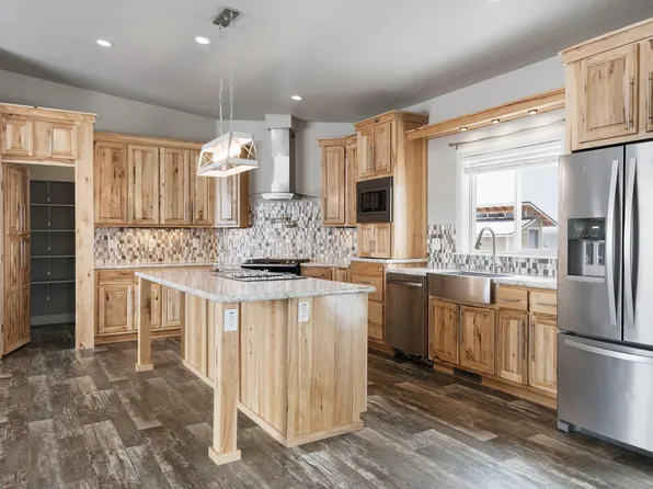 90787 Lost Forest Ln, Christmas Valley, OR 97641