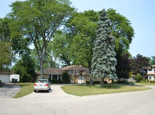 414 Brook Ln, Glenview, IL 60025