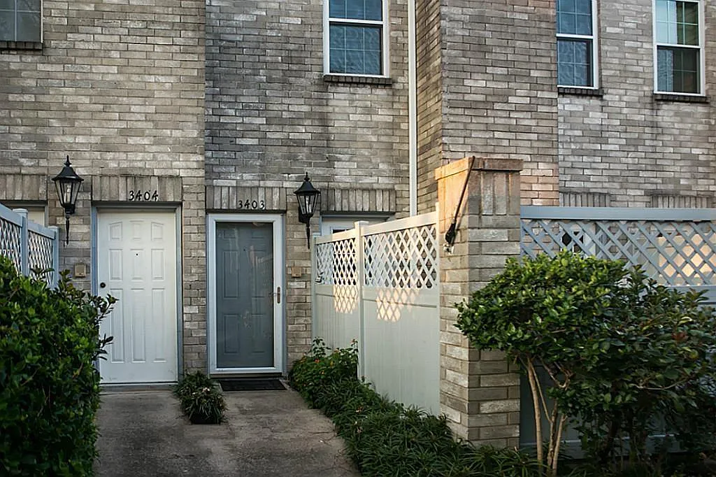 2 bed, 2.5 bath, 1640 sqft, $1,675 — Photo 1