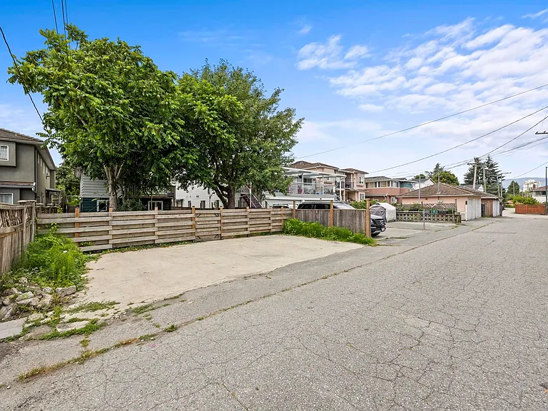 4736 Knight St — Photo 17
