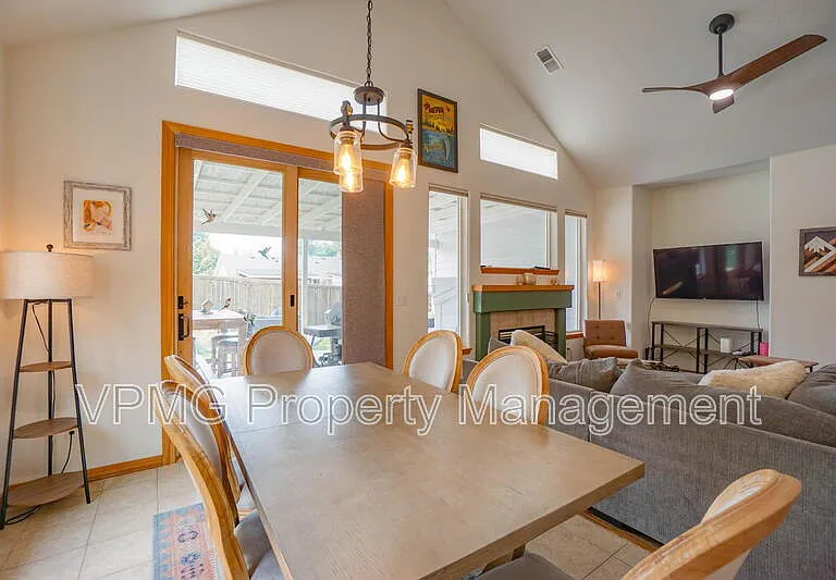 1204 NE 89th Ave — Photo 18