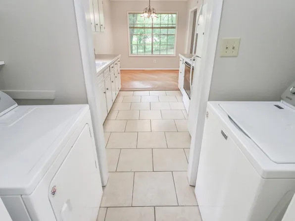 1404 Tara Ct, College Station, TX 77840