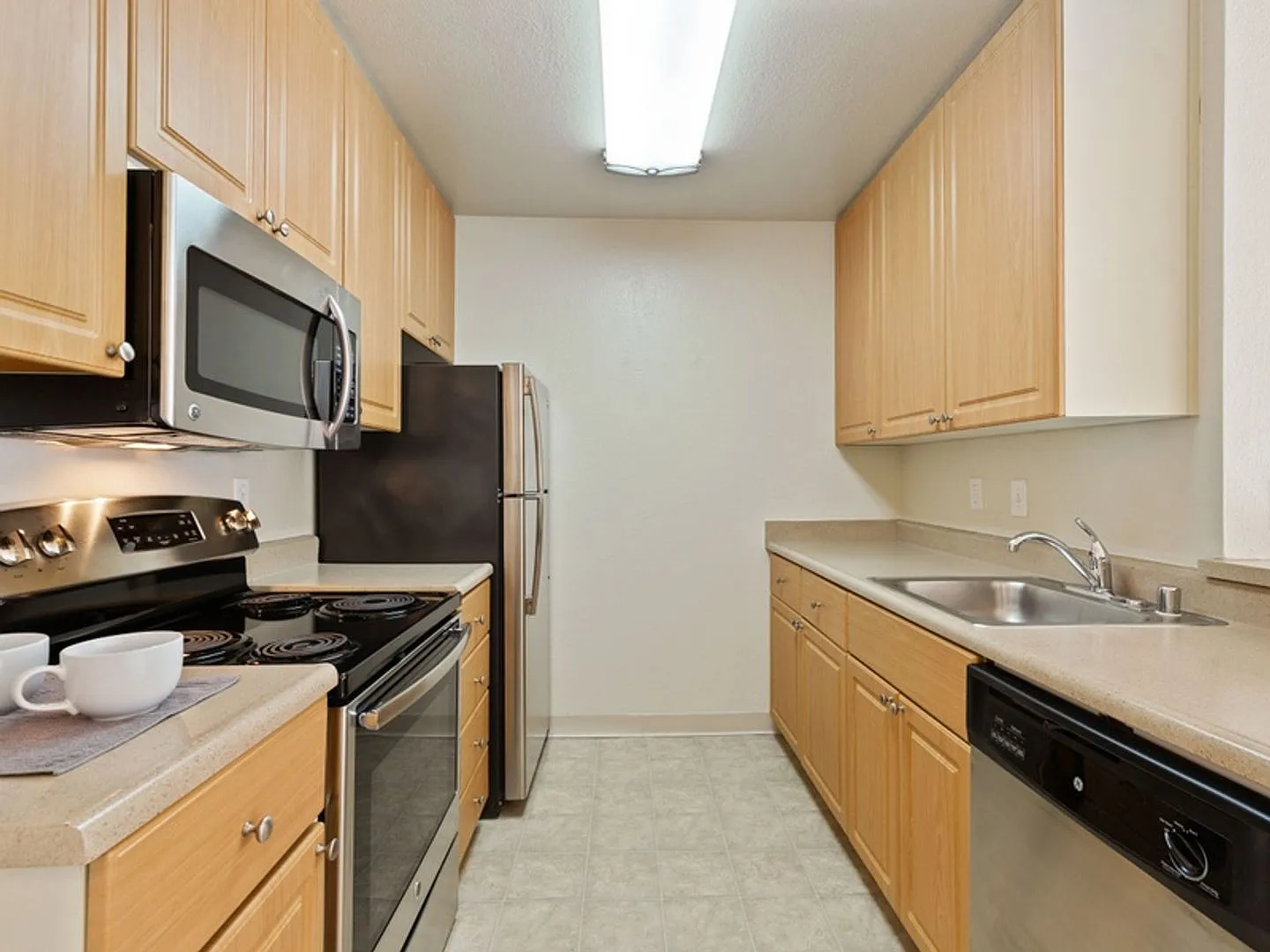 Bel Air Apartments — Photo 3