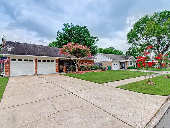 5th image of 2211 Francis Dr