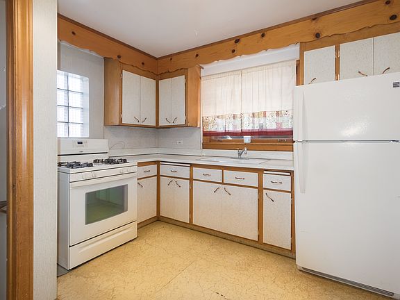 5th image of 830 Marshall Ave