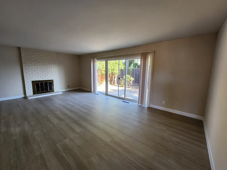 7691 Rainbow Dr — Photo 3