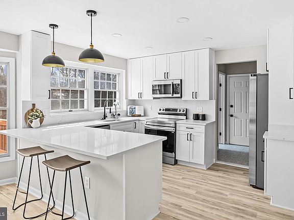 5th image of 12701 Roark Ct