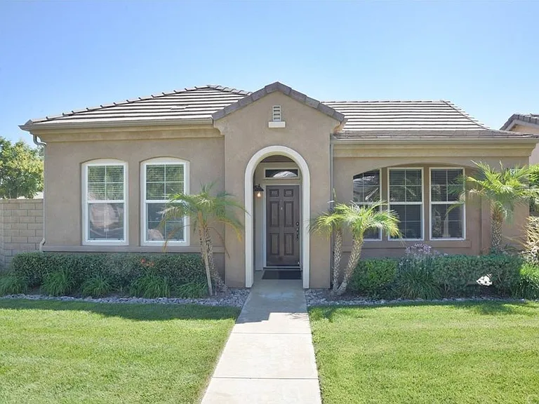 8240 Triplett Ln — Photo 1