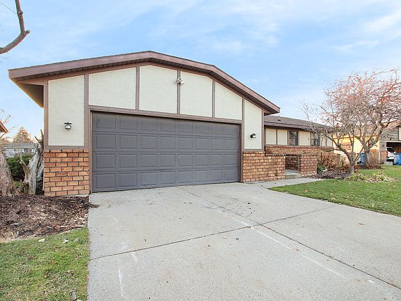2nd image of 2505 Eastlake Ct SW