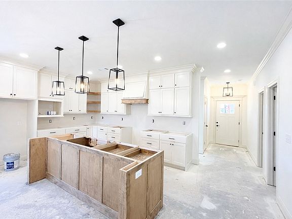 3rd image of 4790 Cowboy St