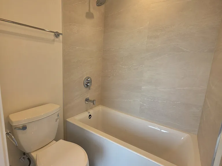 10007 Greenwood Ave N #E — Photo 17