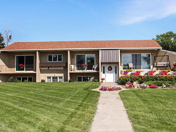 210 Oak Ave E, New Salem, ND 58563
