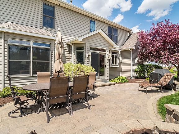 Paver patio with fire pit