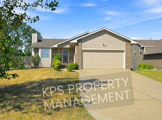 1819 N Honeysuckle Cir, Andover, KS 67002