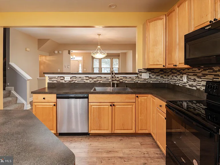 824 Stonehurst Ct — Photo 11