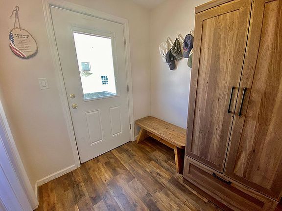 4th image of 49 Waterway Ct