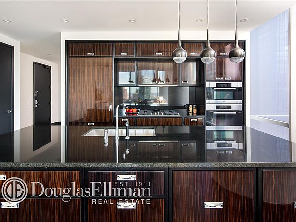 5th image of 157 W 57th St APT 44B