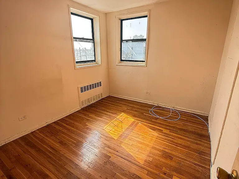 465 E 7th St #3Y — Photo 2