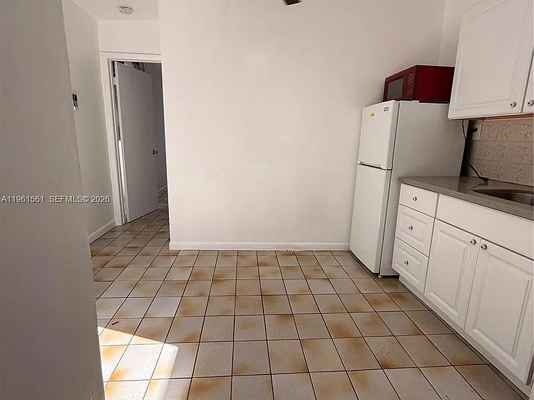 1037 SW 20th Ave #2 — Photo 3
