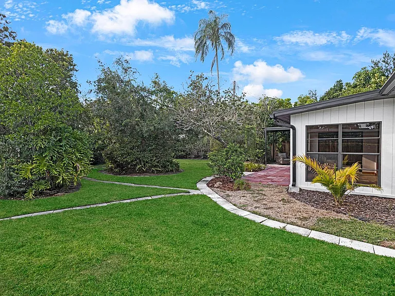 502 S Highland Ave — Photo 14