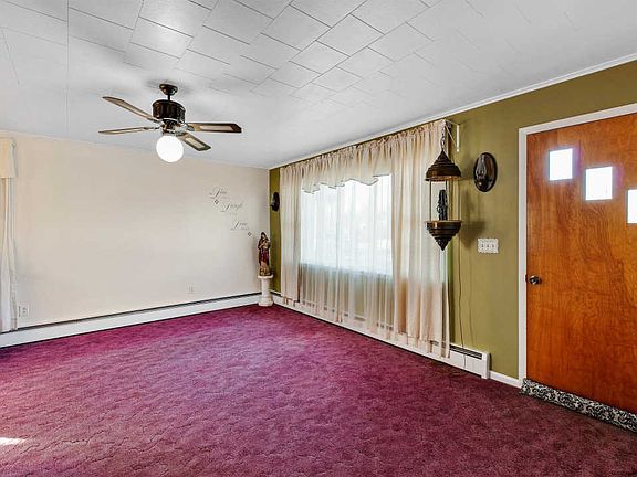 3rd image of 15 Merry Hill Ln
