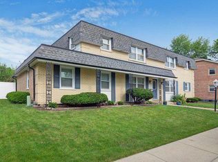 7527 Country Ln APT 2N, Darien, IL