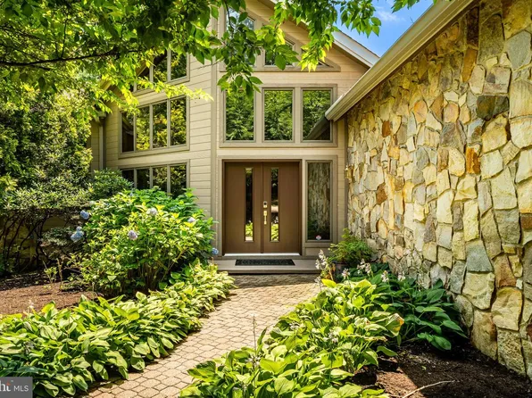 7 Bittersweet Dr, West Chester, PA 19382