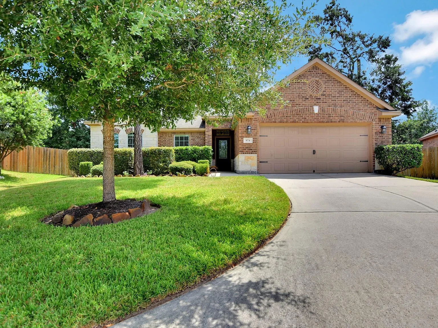 3 bed, 2.0 bath, 1847 sqft, $2,200 — Photo 1