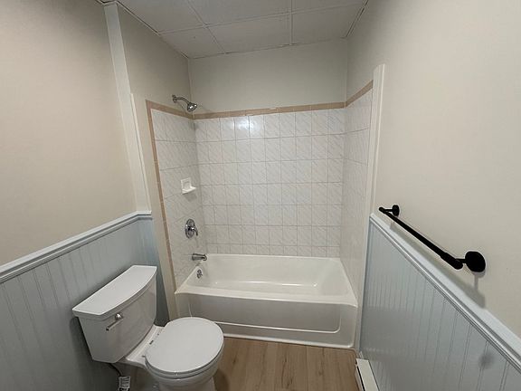 5th image of 64 Foster St