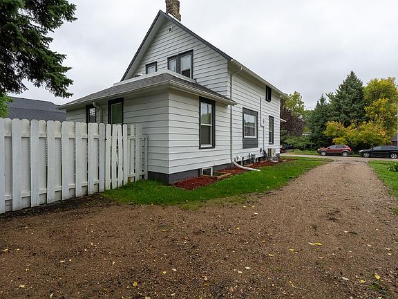 5th image of 415 3rd Ave S
