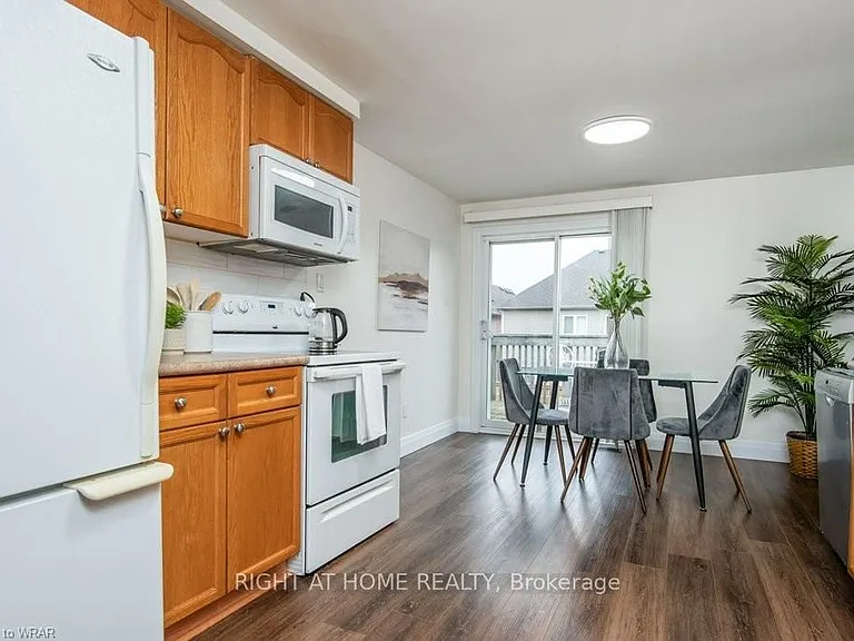 554 Halberstadt Cir — Photo 12