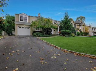 61 Argyle Rd, Albertson, NY 11507