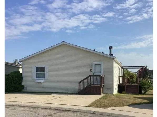 15 Ridgeway, Saline, MI 48176