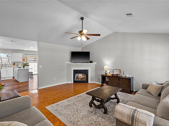 5th image of 101 Radcliff Way