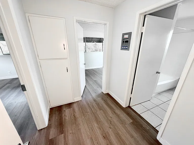 585 W Sierra Madre Blvd — Photo 25