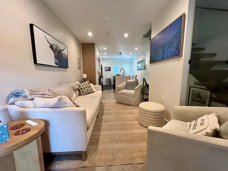 166 W Laurel St — Photo 3
