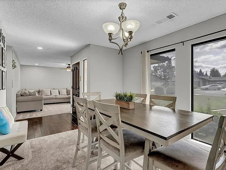 1828 E Seeger Ct — Photo 3