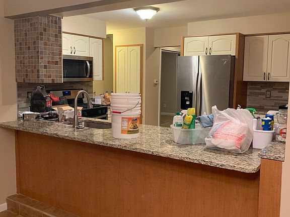 4th image of 559 S Bryar St #1