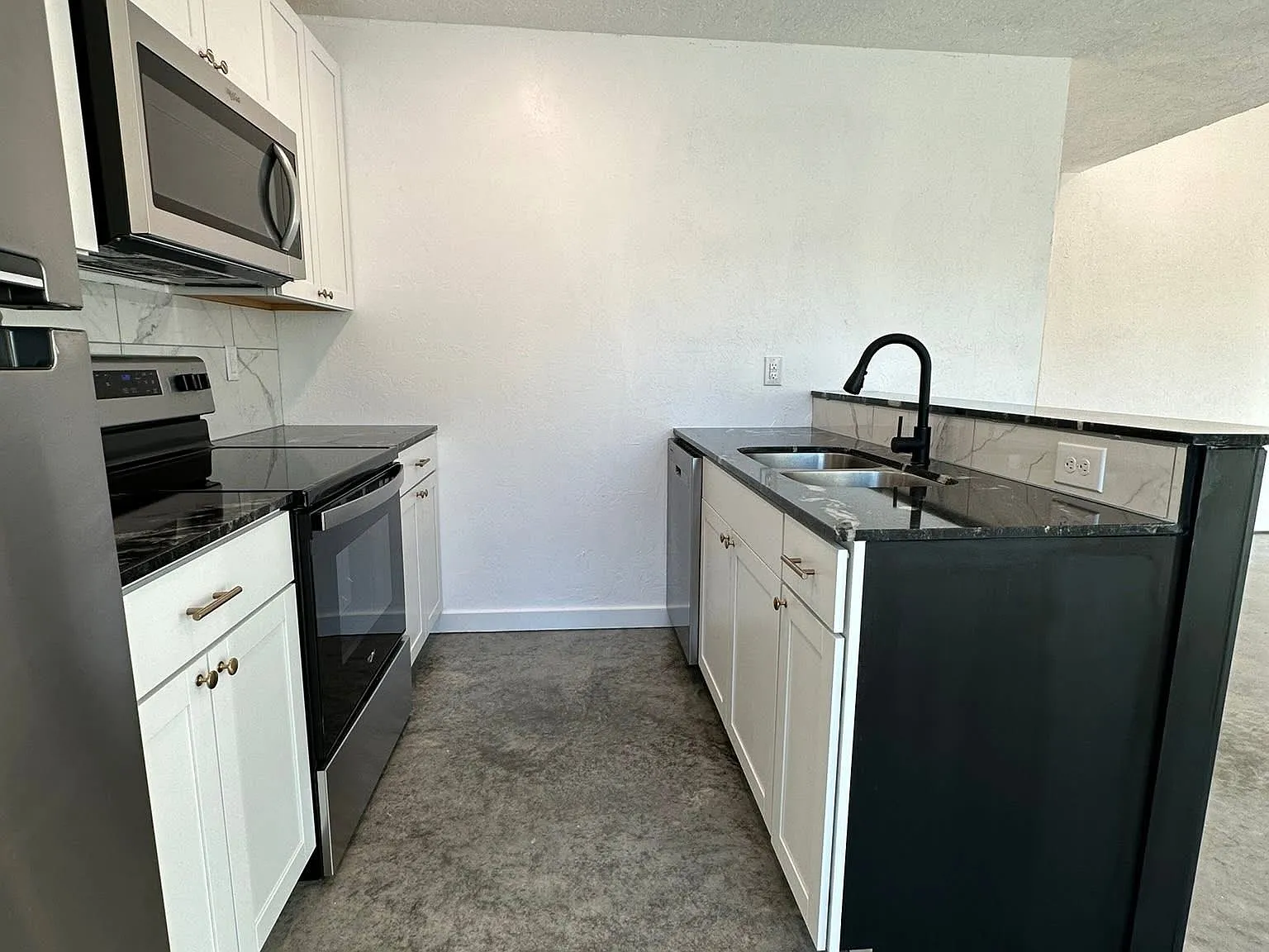 3 bed, 100 sqft, $1,340 — Photo 3